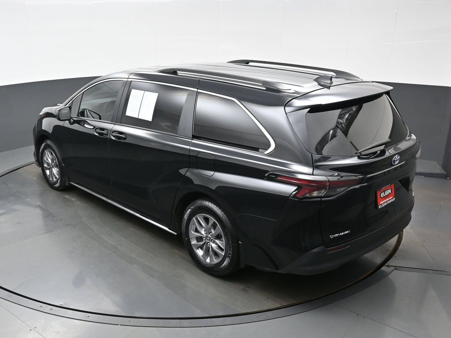 Used 2025 Toyota Sienna LE AWD/4WD image 39