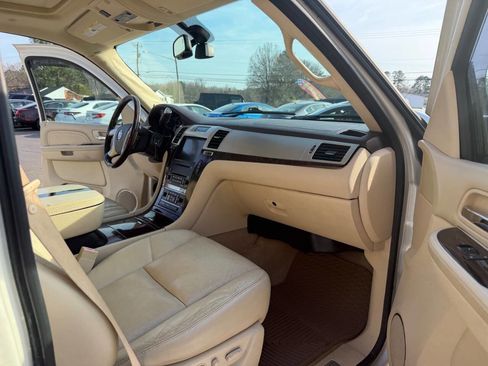 Used 2008 Cadillac Escalade EXT image 14