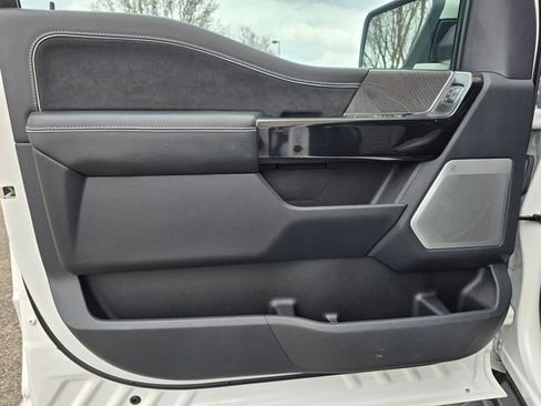 Used 2023 Ford F150 Lightning Platinum image 20