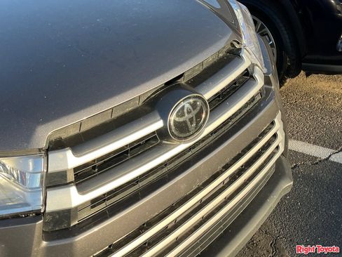 Certified 2017 Toyota Highlander XLE w/ Protection Package #3 AWD/4WD image 7