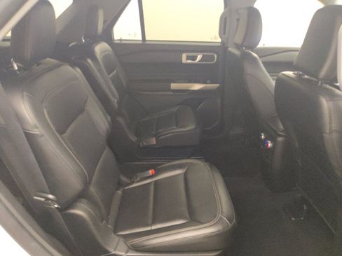 Used 2022 Ford Explorer XLT w/ Equipment Group 202A RWD image 19