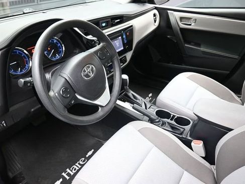 Used 2018 Toyota Corolla LE w/ Body Protection Package FWD image 18