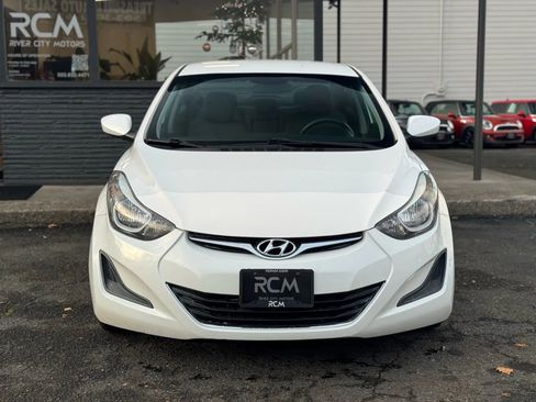 Used 2015 Hyundai Elantra SE image 2
