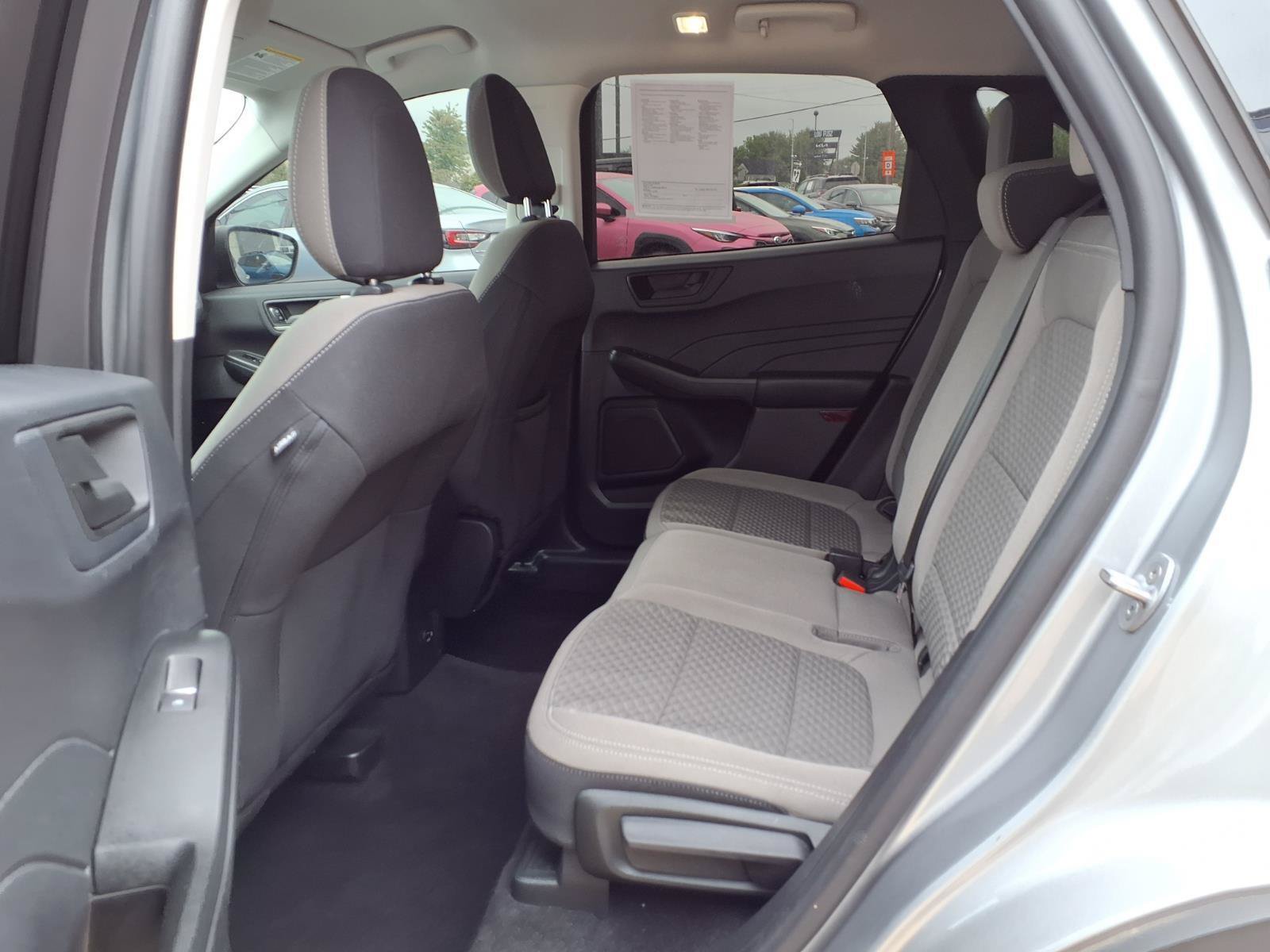 Used 2022 Ford Escape SE FWD image 19