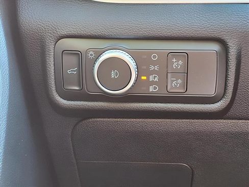 Used 2022 Ford Explorer XLT w/ Equipment Group 202A image 15