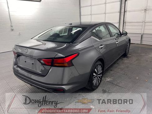 Used 2025 Nissan Altima 2.5 SV FWD image 9