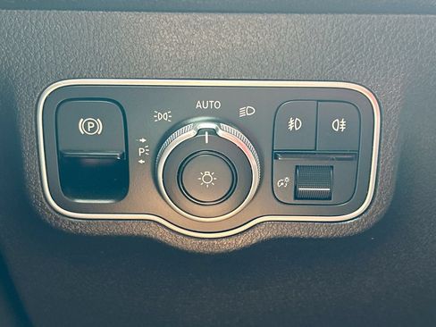 Used 2022 Mercedes-Benz GLB 250 image 21