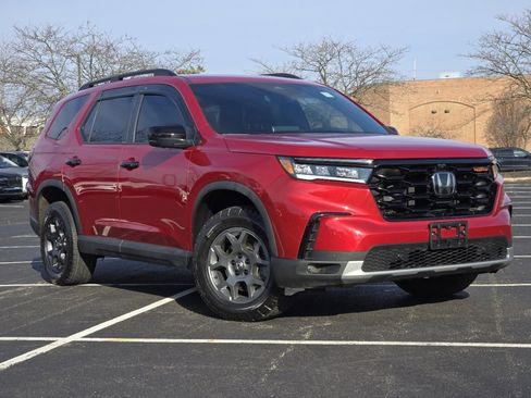 Used 2023 Honda Pilot TrailSport image 2