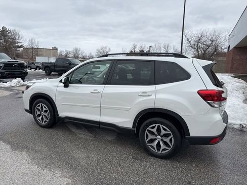 Used 2021 Subaru Forester Premium image 25