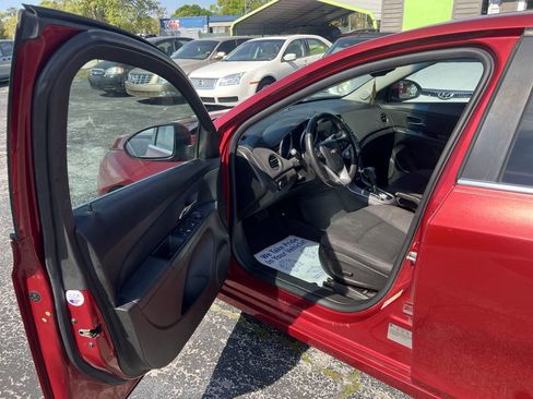 Used 2014 Chevrolet Cruze LT image 9