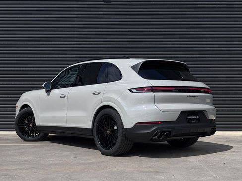 New 2026 Porsche Cayenne S image 3