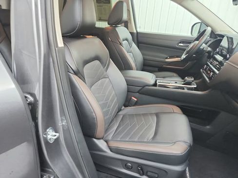 Used 2025 Nissan Pathfinder Platinum w/ Cargo Package FWD image 40