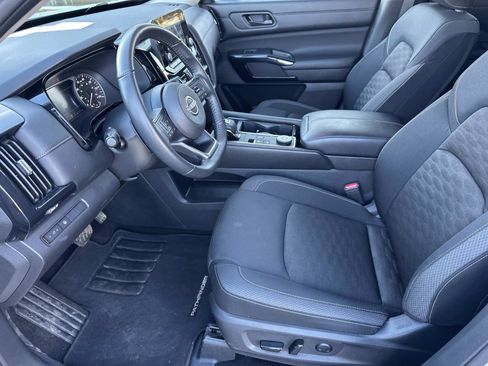 Used 2024 Nissan Pathfinder SV image 17