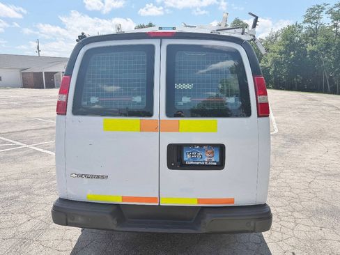 Used 2018 Chevrolet Express 2500 w/ Driver Convenience Package RWD image 6