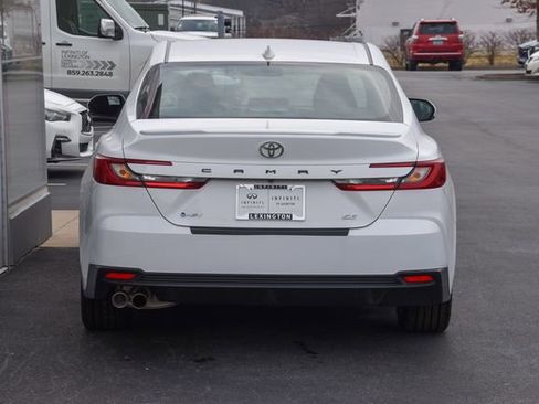 Used 2025 Toyota Camry SE image 8