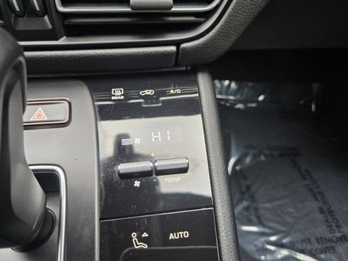 Used 2024 Porsche Macan AWD/4WD image 26