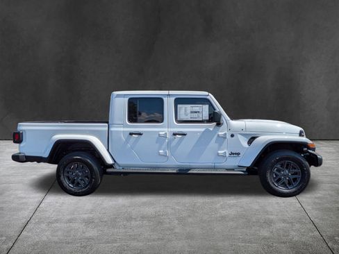 New 2025 Jeep Gladiator Sport image 3