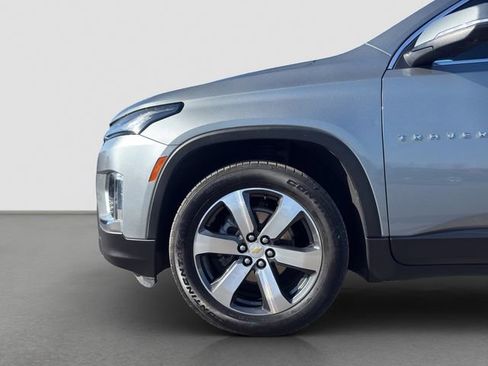 Used 2023 Chevrolet Traverse LT w/ LT Premium Package image 18