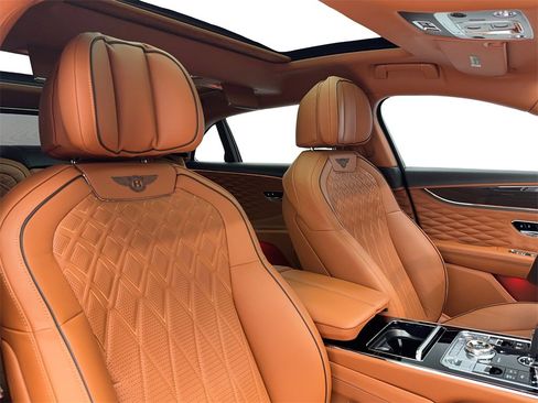 Used 2022 Bentley Flying Spur W12 image 54