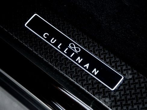 Used 2024 Rolls-Royce Cullinan Black Badge w/ Driver's Package image 8