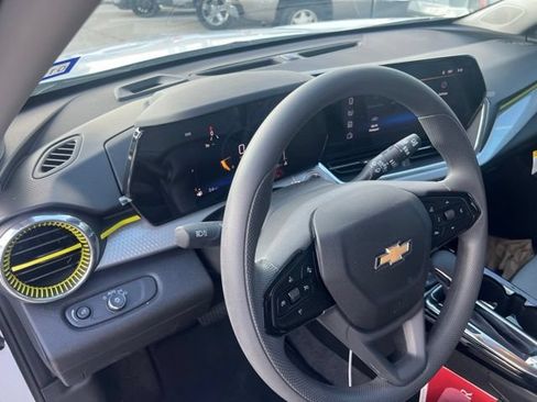 Used 2026 Chevrolet Trax LT FWD image 9