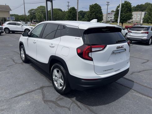 Used 2024 GMC Terrain SLE image 5