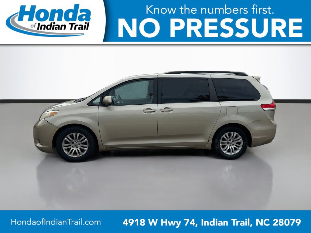 Used 2013 Toyota Sienna XLE FWD image 4