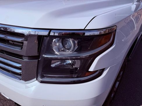 Used 2018 Chevrolet Suburban LT image 18