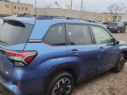 Used 2025 Subaru Forester Premium image 4