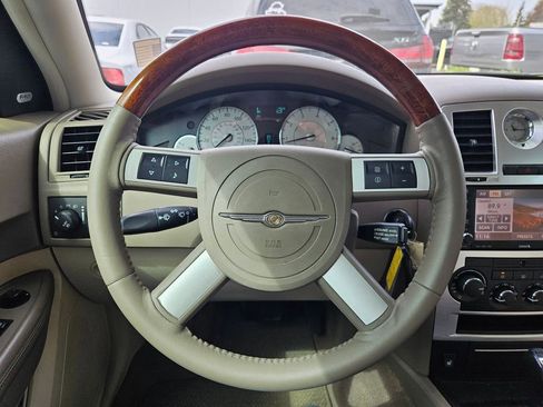 Used 2009 Chrysler 300 C RWD image 20