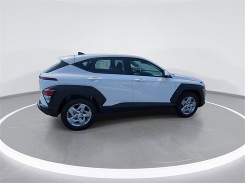 New 2026 Hyundai Kona SE image 8