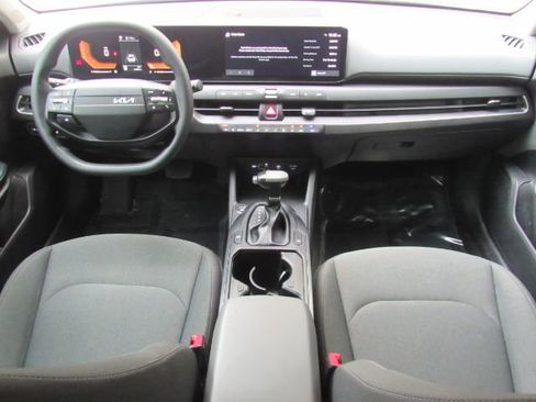 Used 2025 Kia K4 LXS image 3