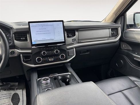 Used 2024 Ford Expedition XLT image 11