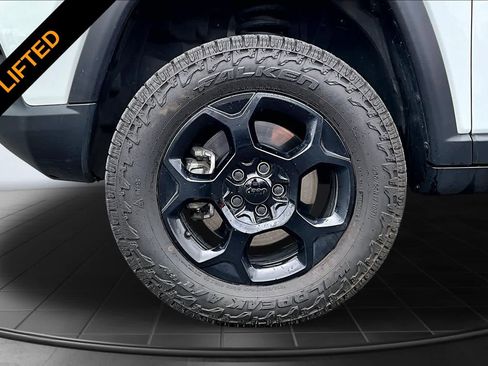 Used 2024 Jeep Compass Trailhawk w/ Trailhawk Elite Group AWD/4WD image 8