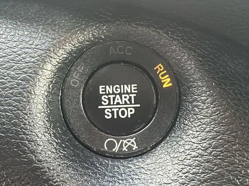 Used 2020 Jeep Cherokee Latitude Plus FWD image 23
