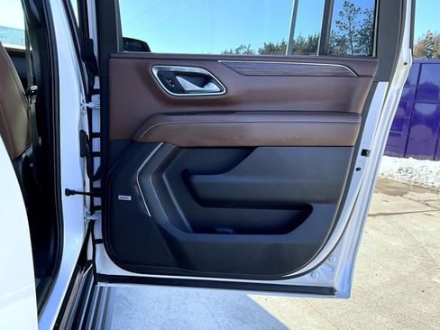 Used 2023 Chevrolet Suburban High Country image 23