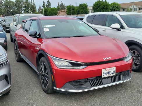 Used 2024 Kia EV6 Light RWD image 3