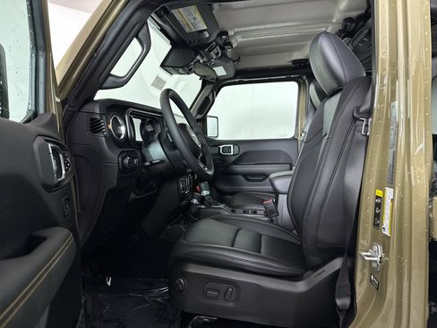 New 2025 Jeep Gladiator Sport image 4