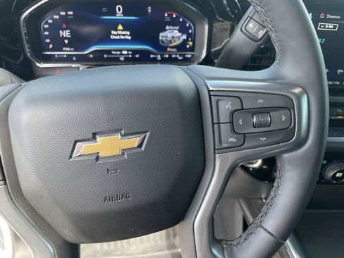 Used 2025 Chevrolet Silverado 2500 LTZ w/ LTZ Convenience Package AWD/4WD image 19