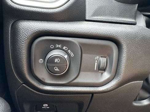 New 2026 RAM 1500 Express AWD/4WD image 9