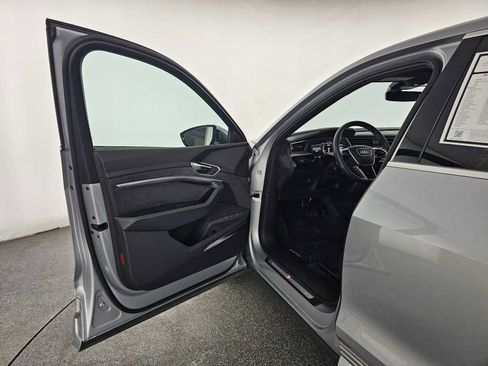 Used 2022 Audi e-tron S Prestige image 19