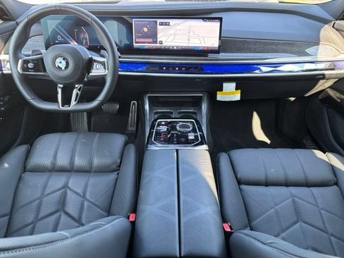 Used 2025 BMW 760i xDrive AWD/4WD image 18