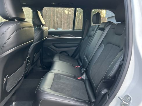 New 2026 Jeep Grand Cherokee Altitude AWD/4WD image 25