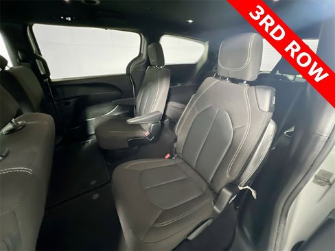 Used 2020 Chrysler Pacifica Touring w/ S Appearance Package image 23