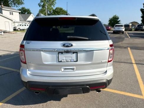 Used 2014 Ford Explorer XLT w/ Equipment Group 202A AWD/4WD image 13
