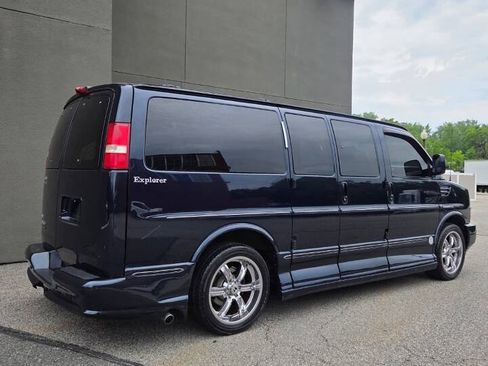 Used 2010 Chevrolet Express 1500 AWD w/ Preferred Equipment Group image 5