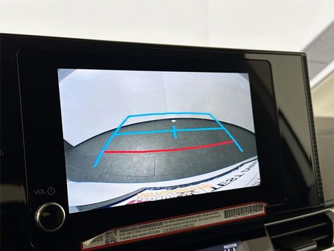 Used 2025 Toyota Sienna LE image 25