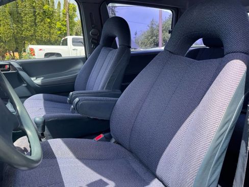 Used 1993 Toyota Previa Deluxe RWD image 18