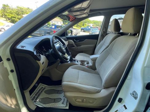 Used 2018 Nissan Rogue SV w/ Sun & Sound Touring Package AWD/4WD image 17