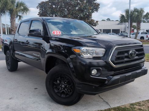 Certified 2022 Toyota Tacoma SR5 image 2